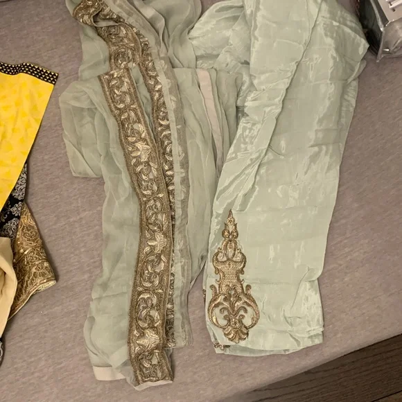 Indian Suit - Picture 4 of 6